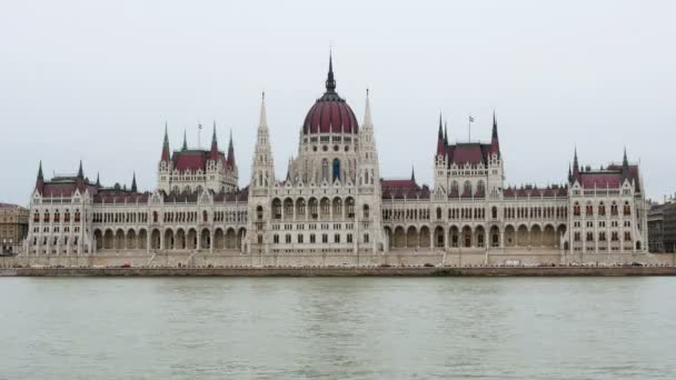 Parlamentsgebäude in Budapest — Stockvideo