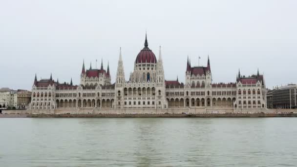 Parlamentsbyggnaden i Budapest — Stockvideo