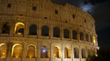 Geceleri antik Colosseum