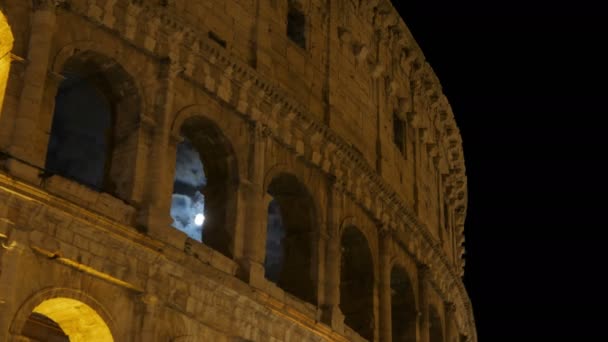 Antikes Kolosseum bei Nacht — Stockvideo