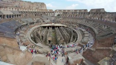 İnsanlar içinde Colosseum