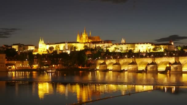 Karlův most a hrad v Praze 