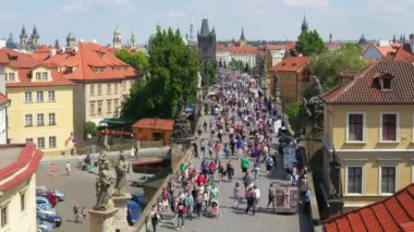 Charles Köprüsü ve Prag Kalesi'ne