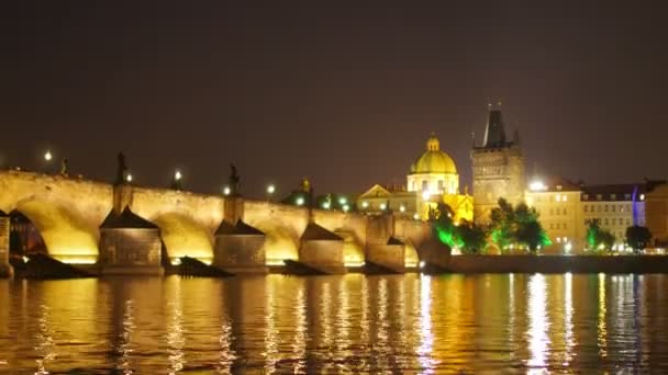 Ponte e Castelo Charles em Praga — Vídeo de Stock