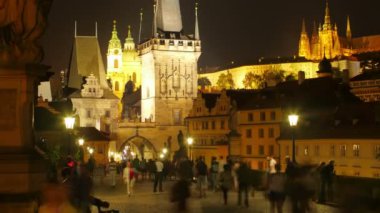 Charles Köprüsü ve Prag Kalesi'ne