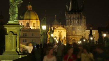 Charles Köprüsü ve Prag Kalesi'ne