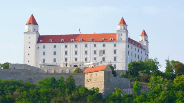Castillo de Bratislava vista — Vídeo de stock