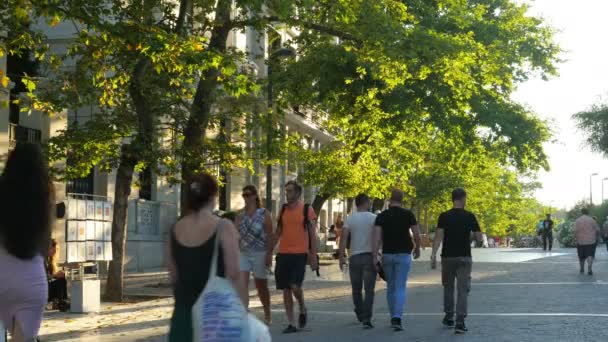 Vida diária na rua grega — Vídeo de Stock