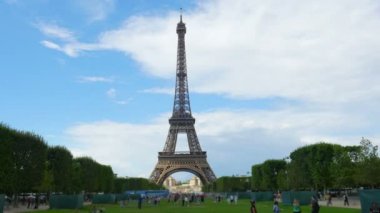 Paris 'teki Eyfel Kulesi