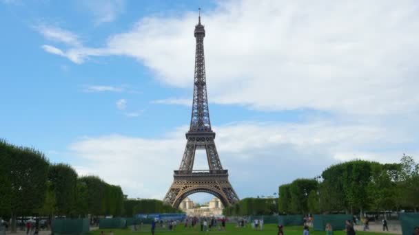 Torre Eiffel em Paris — Vídeo de Stock