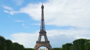 Paris 'teki Eyfel Kulesi