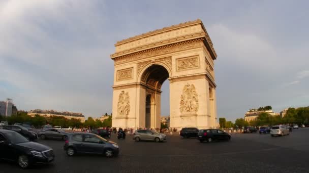 Champs Elysees Visa med trafik — Stockvideo