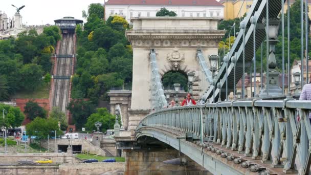 Kettenbrücke in Budapest — Stockvideo