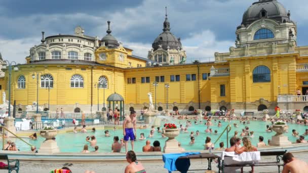 Termální lázně Szechenyi — Stock video