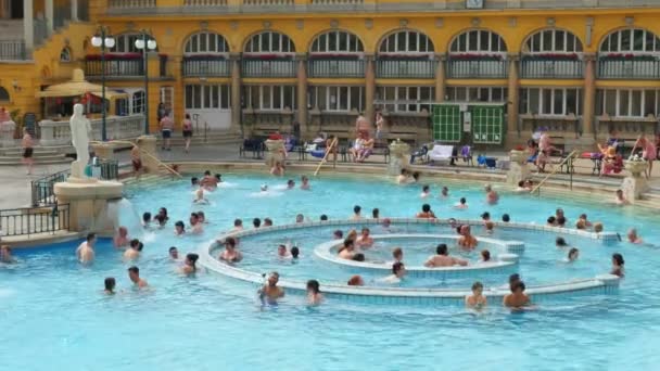 Termální lázně Szechenyi — Stock video