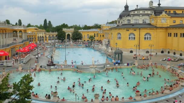 Termální lázně Szechenyi — Stock video