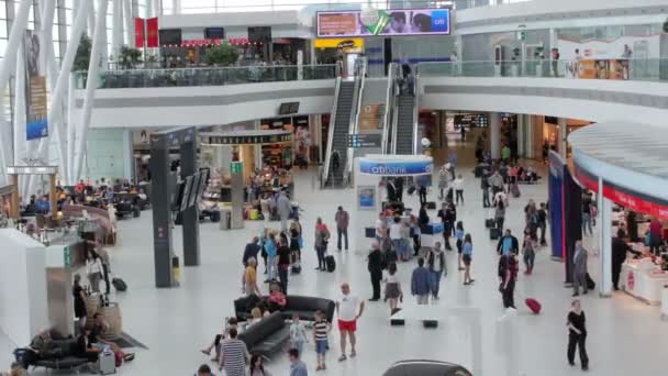 Inside of airport terminal — Stock Video