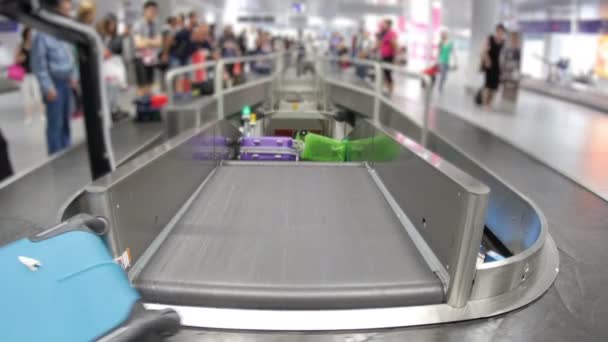 Zone de récupération des bagages à l'aéroport — Video