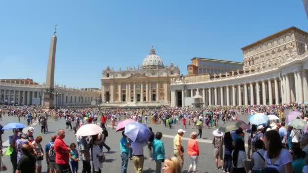 Personas que visitan Ciudad del Vaticano — Vídeo de stock