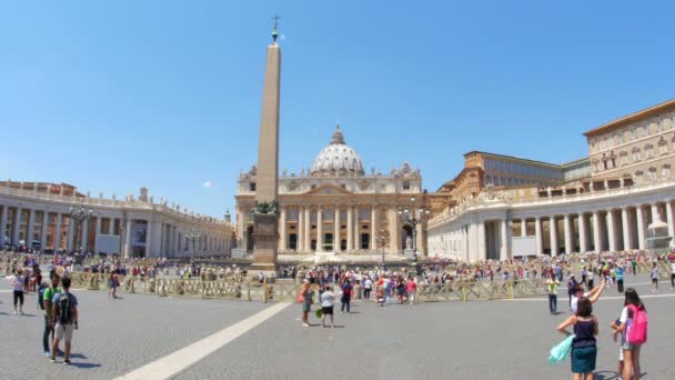 Mensen een bezoek aan Vaticaanstad — Stockvideo
