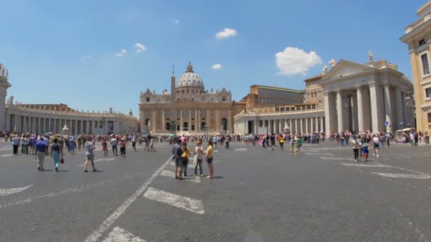 Personas que visitan Ciudad del Vaticano — Vídeos de Stock