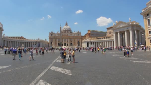Pessoas que visitam Cidade do Vaticano — Vídeo de Stock
