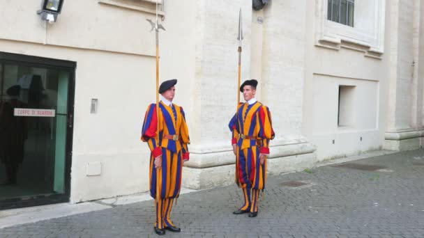 Guardias suizos del Papa — Vídeos de Stock