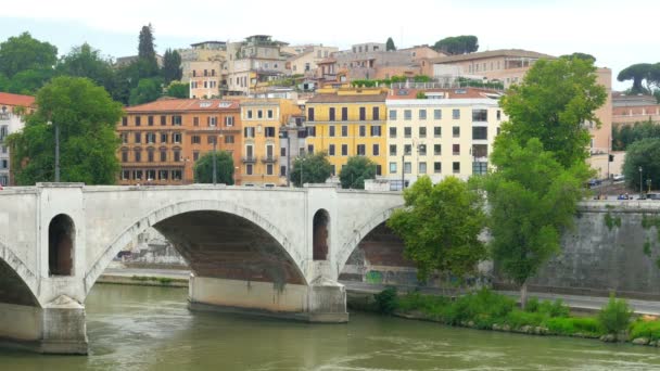 Traditional apartments on Tiber river — Stock Video