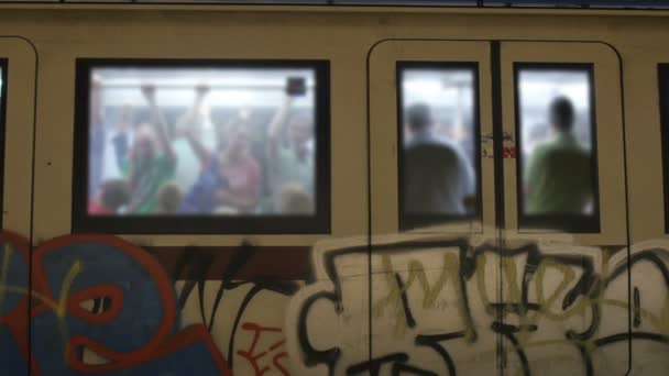 Pessoas no metro em Rom — Vídeo de Stock