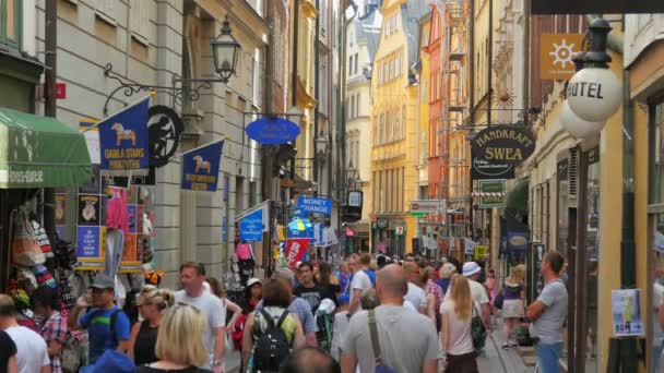 Tourists walking in Stockholm — Stock Video