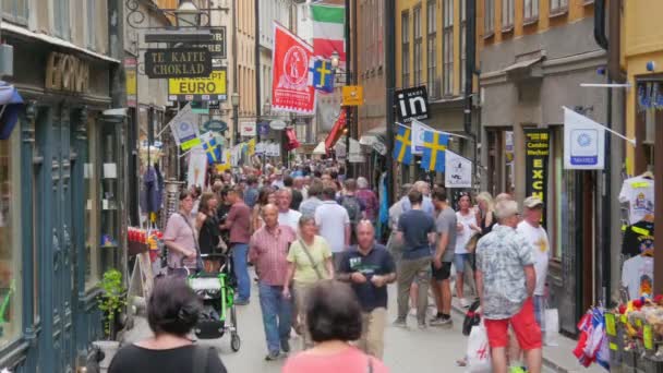 Turister promenader i Stockholm — Stockvideo