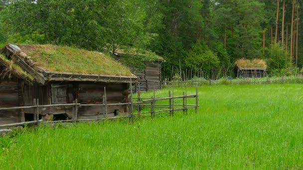 Fazenda e bela aldeia norwegian — Vídeo de Stock