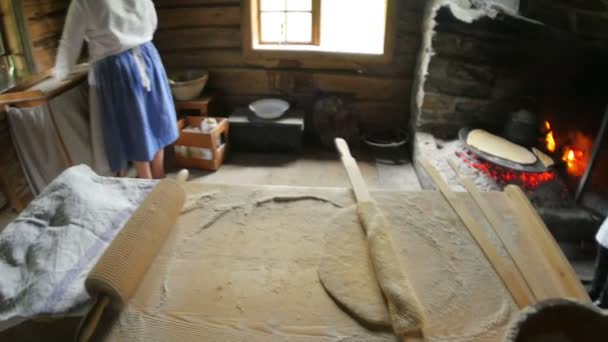 Gente haciendo lefse — Vídeo de stock