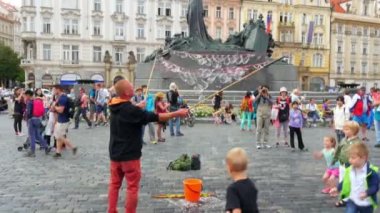 Köpük sabun oyunu göstermek