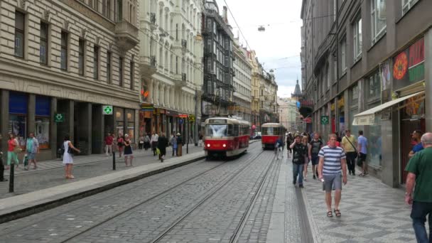 Eléctrico na rua de Praga — Vídeo de Stock