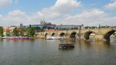Prag 'daki Charles Köprüsü