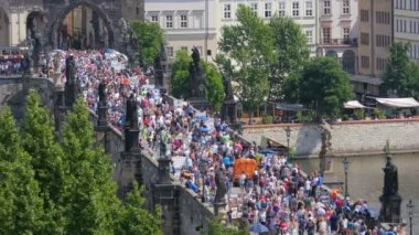 İnsanlar geçiş Köprüsü Prag