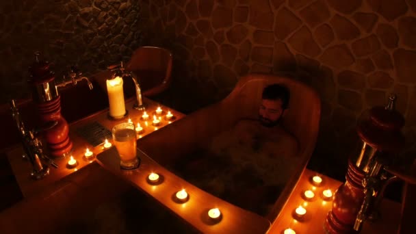 Adam çek bira Spa — Stok video