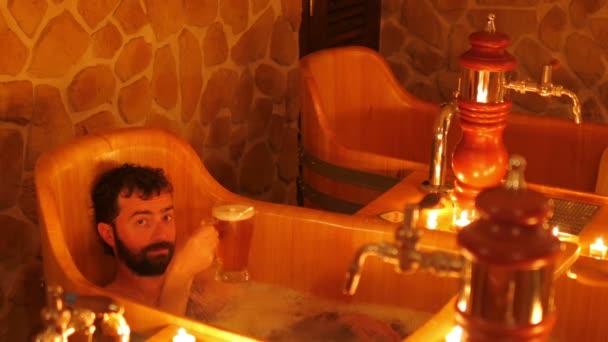 Man in czech beer spa — Stock Video