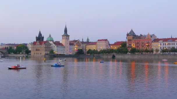 Praha město výhled při západu slunce — Stock video