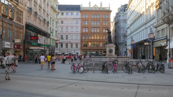 Horse cart passing in Vienna — Stock Video