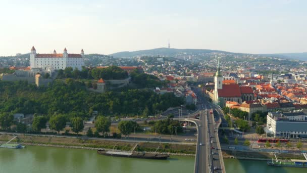 Blick auf die Burg Bratislava — Stockvideo