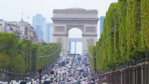 Champs Elysees Visa med trafik — Stockvideo