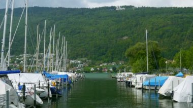 İsviçre göl ve dağların