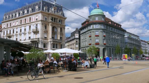 Dagelijkse leven op straat swiss — Stockvideo