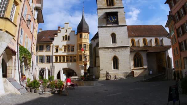 Πύργος Ρολογιού του στην Ελβετική πόλη — Αρχείο Βίντεο