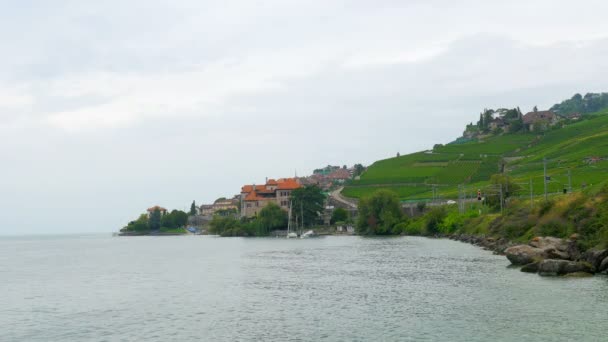 Ciudad pequeña y lago de Ginebra — Vídeo de stock
