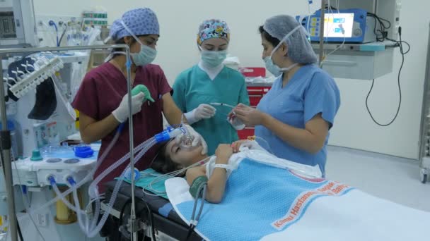 Operação de cirurgia infantil — Vídeo de Stock