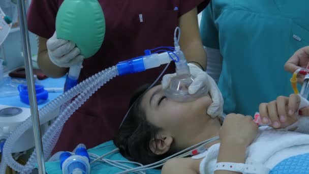 Operação de cirurgia infantil — Vídeo de Stock