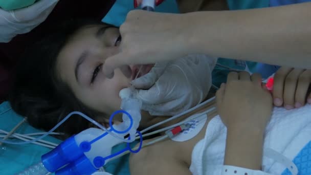 Operação de cirurgia infantil — Vídeo de Stock